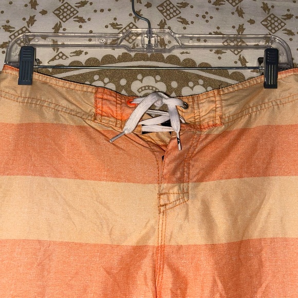 ✨3 FOR $18✨ MIX & MATCH, QUICKSILVER MENS ORANGE STRIPED BOARD SHORTS, SIZE MED. - Picture 3 of 7
